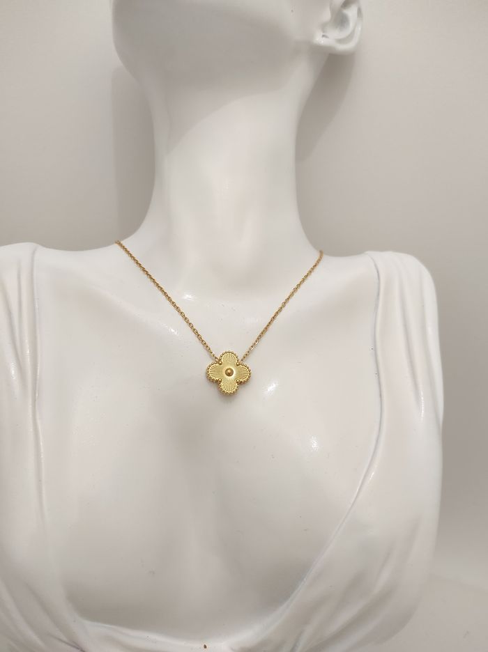 Collier trèfle à quatre feuilles plaqué or 18carats - photo numéro 2