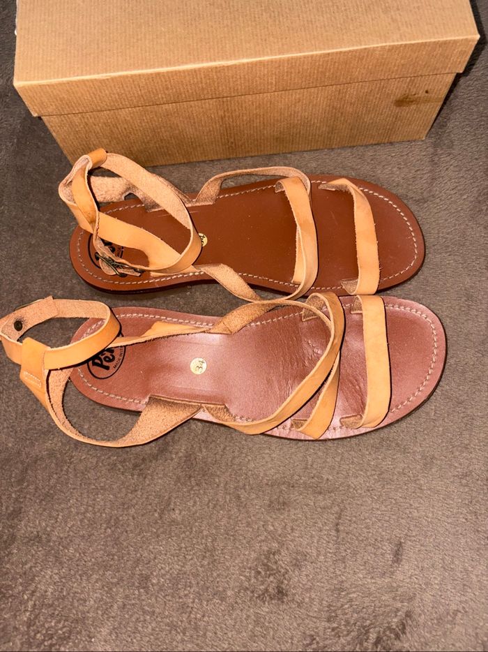 Sandales Pepe fille taille 34 en bon état couleur camel/marron
