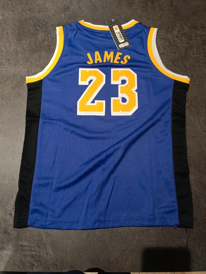 Tenue NBA Los Angeles Lakers LeBron James violet. T.28 - photo numéro 2