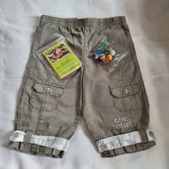 Bermuda/Short 6 Mois + Cartes Pokémon + Billes