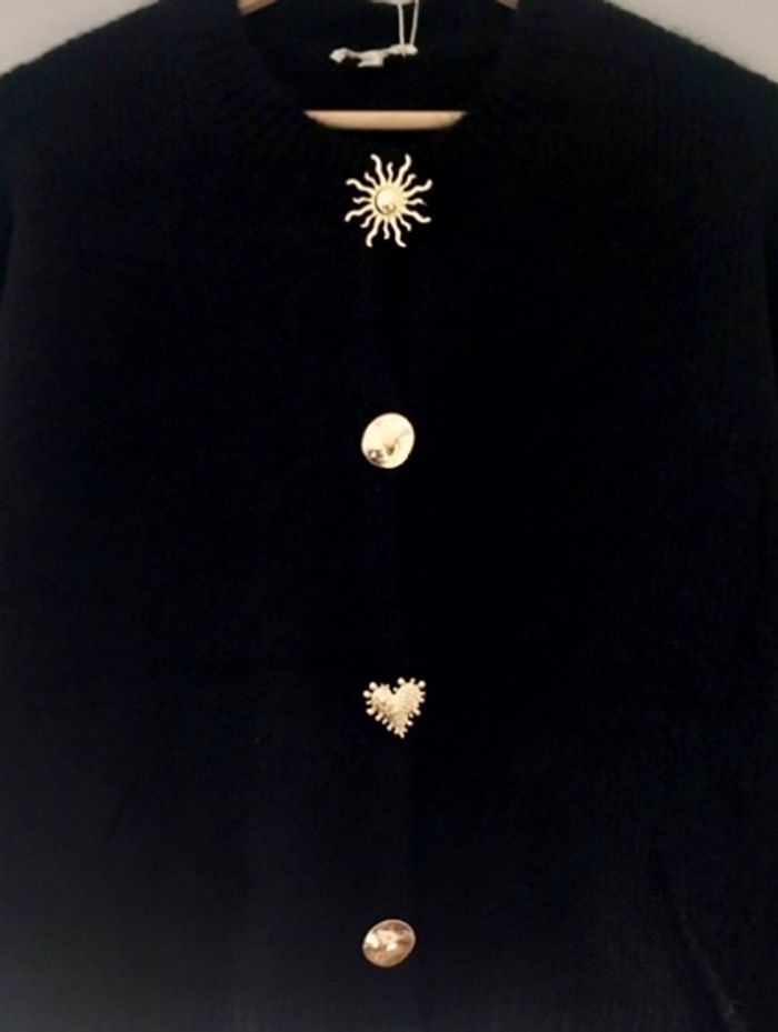 Gilet / cardigan Noir tendance - taille  unique - boutons bijoux dorés - photo numéro 3