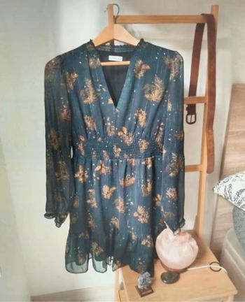 Robe noir à motif doré