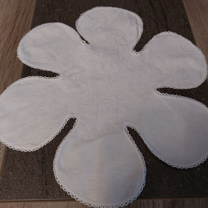 Lot 5 Napperons rond pétale et fleuris