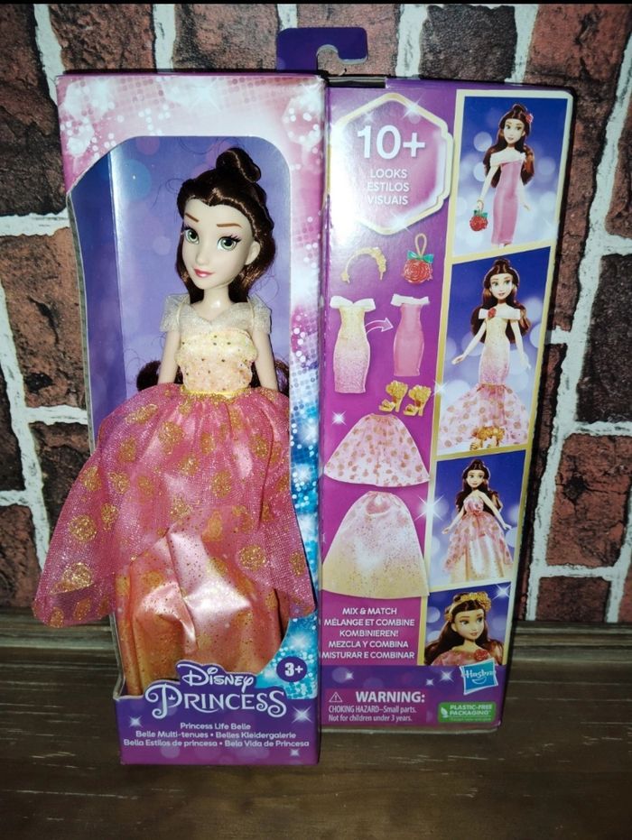 Coffret poupée Disney Belle avec tenues