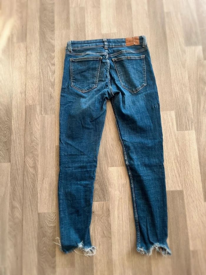 Très beau pantalon jeans destroy taille 38 - photo numéro 2