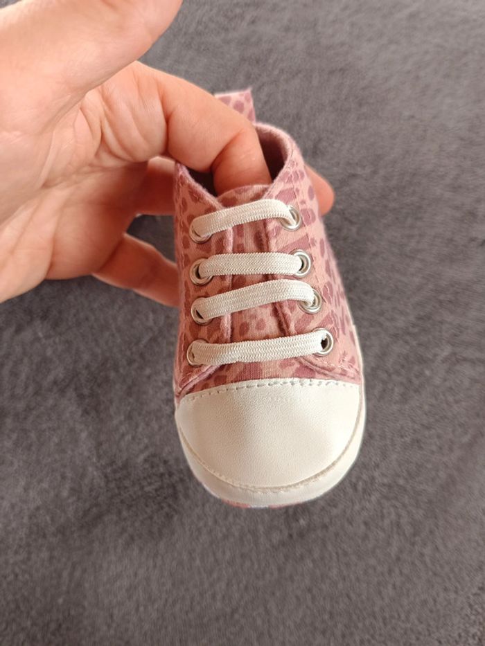 Chaussures style baskets bébé Fille motif léopard Pointure 18/19 - photo numéro 7