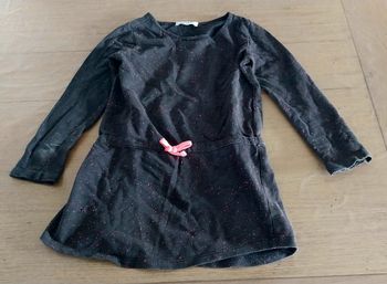 Robe ml fille 5/6ans en bon état