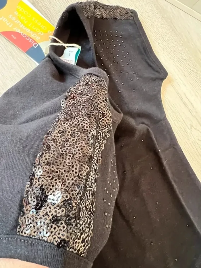 Magnifique T shirt Boboli noir sequins 5 ans neuf - photo numéro 3
