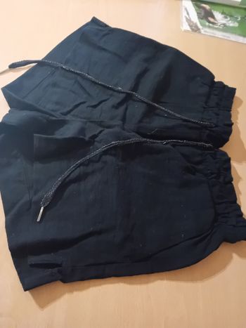 Short noir avec des lacets brillants