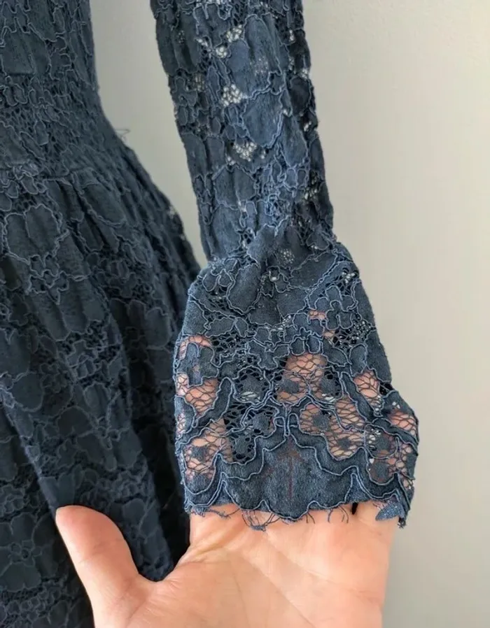 Robe mi-longue en dentelle manches longues - Brigitte Bardot - taille 2 - photo numéro 4