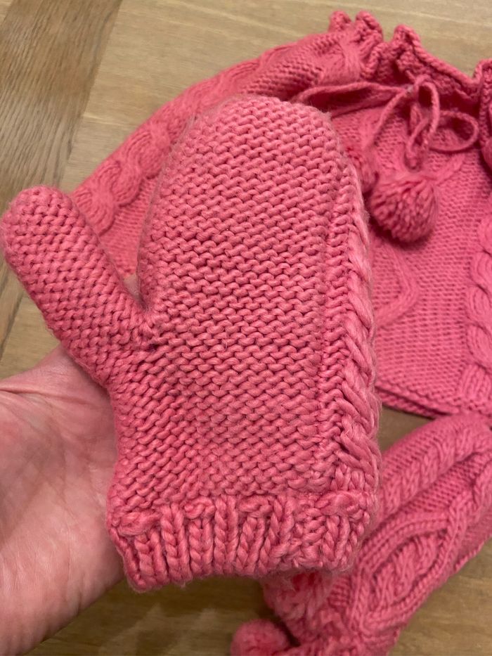 Lot snood/cape et moufles assorties Okaïdi fuschia taille 4/6 ans - photo numéro 2