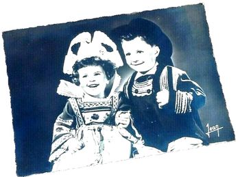 Carte postale Bretagne Enfants en costume de fête des régions Scaer, Rosporden et Bannalec