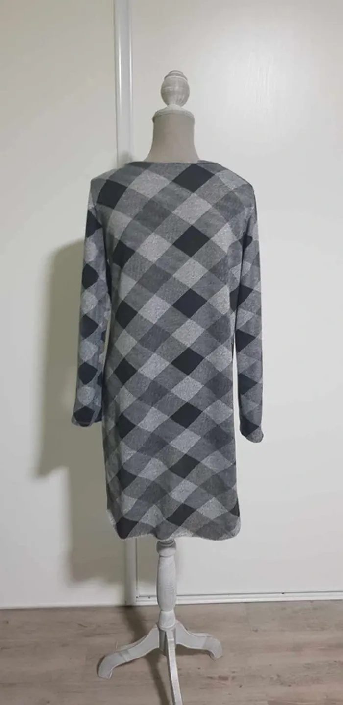 Robe douce avec collier - photo numéro 3