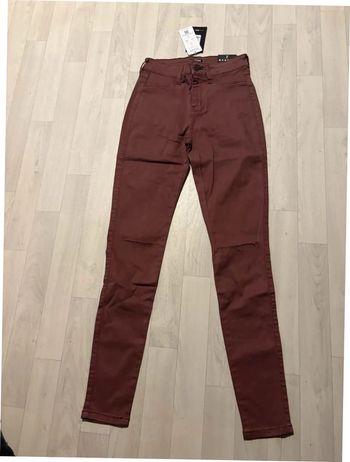 Jean bordeaux taille 7 fashionnova correspond à un 36/38