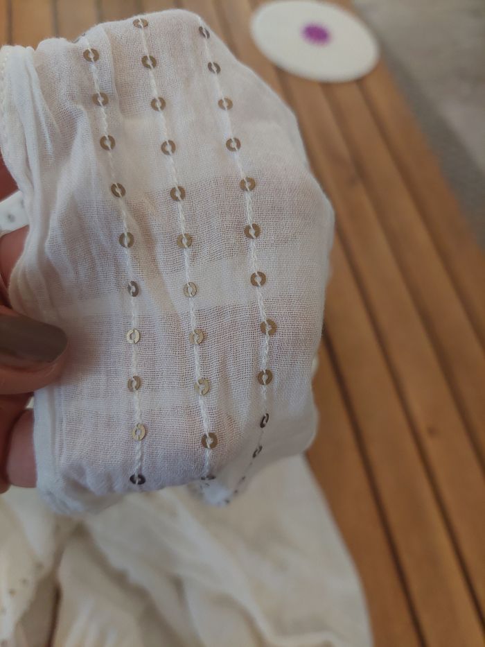 Foulard blanc léger avec détails décoratifs - photo numéro 2