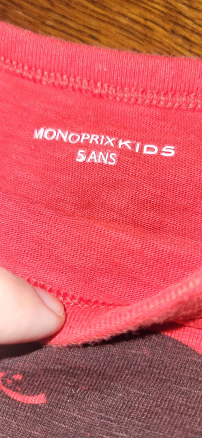T shirt 5 ans le monoprix est neuf et rouge foncé - photo numéro 2