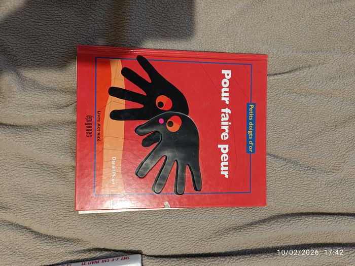 Livre activité PETIT DOIGT D OR pour faire peur