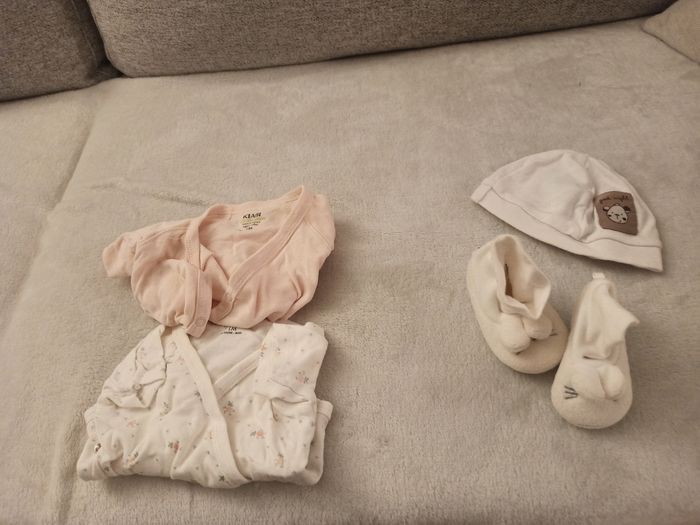 Vêtements fille 1 mois. - photo numéro 5