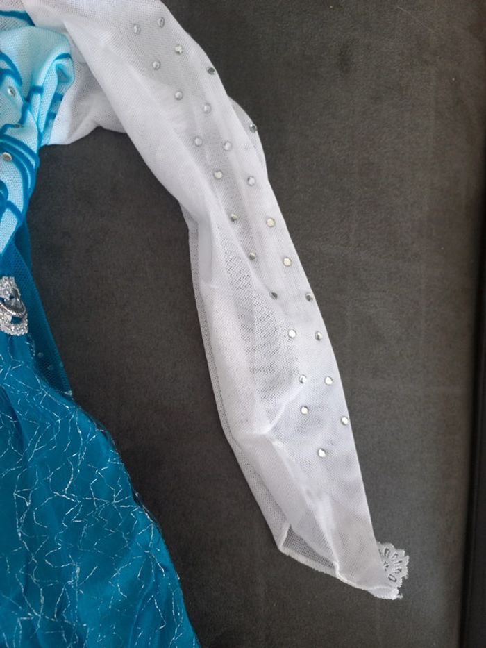 Robe déguisement elsa reine des neiges avec longue traîne 3/4 ans - photo numéro 3