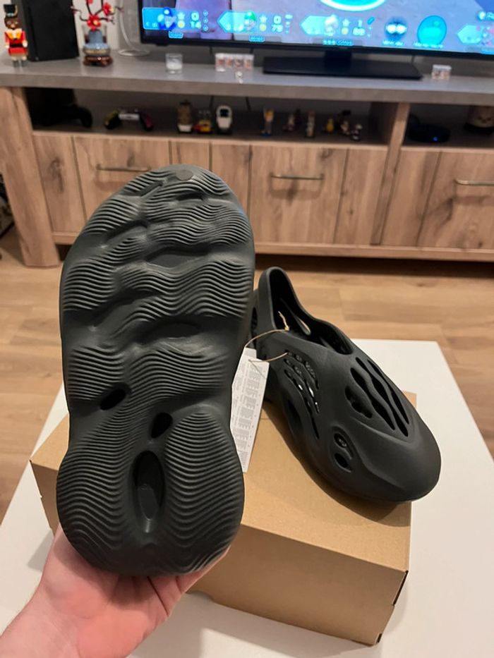 Yeezy foam Carbon - photo numéro 2