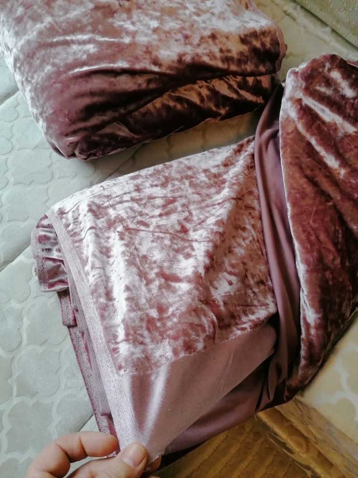 Tissu rose/violet velours