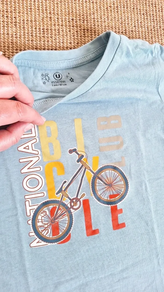 Tee-shirt garçon motif vélo en 3 ans