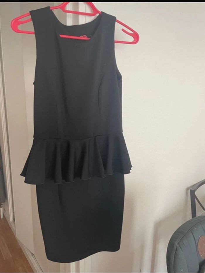 Robe avec volant style année 80