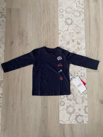 T shirt neuf 9/12 mois