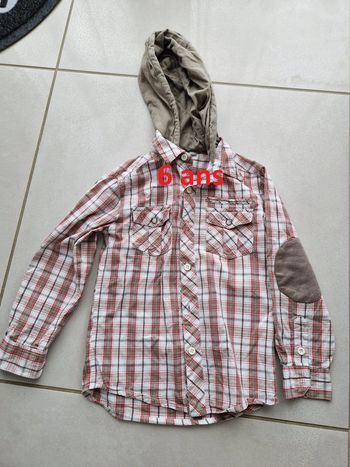 1 chemise avec capuche 6 ans