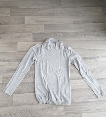 T-shirt gris manches longues plis