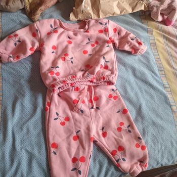 Un ensemble bébé 6 9moi
