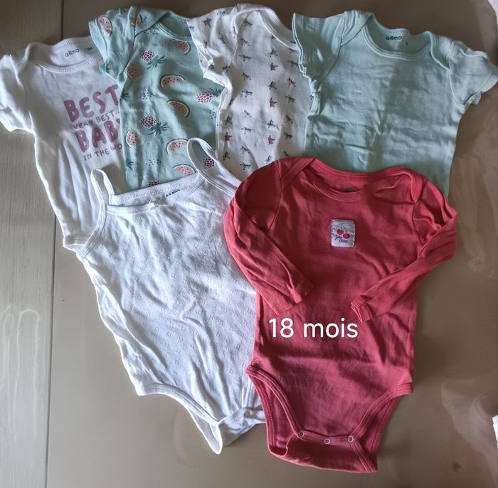 Lot bodies fille 18 mois