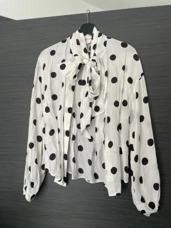 Chemise à col et pois