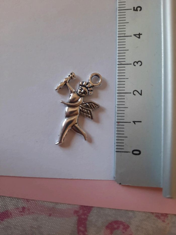 Pendentif couleur argent ange