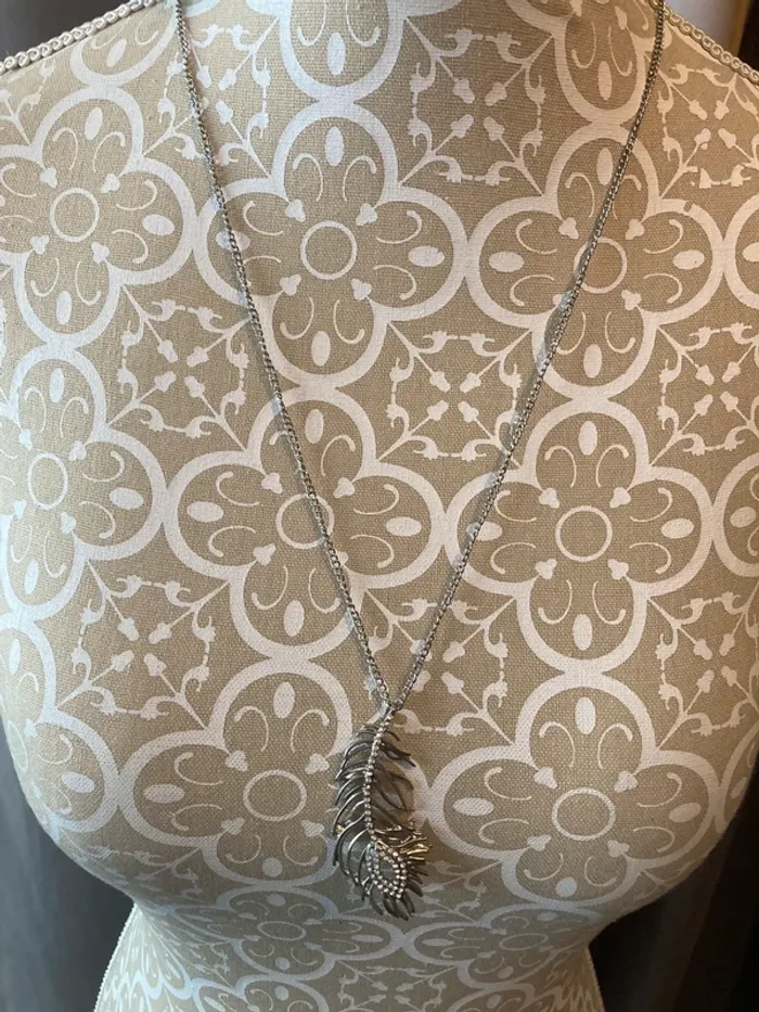 Collier plumes