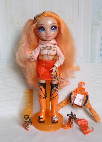 poupee Rainbow High Poppy Rowan