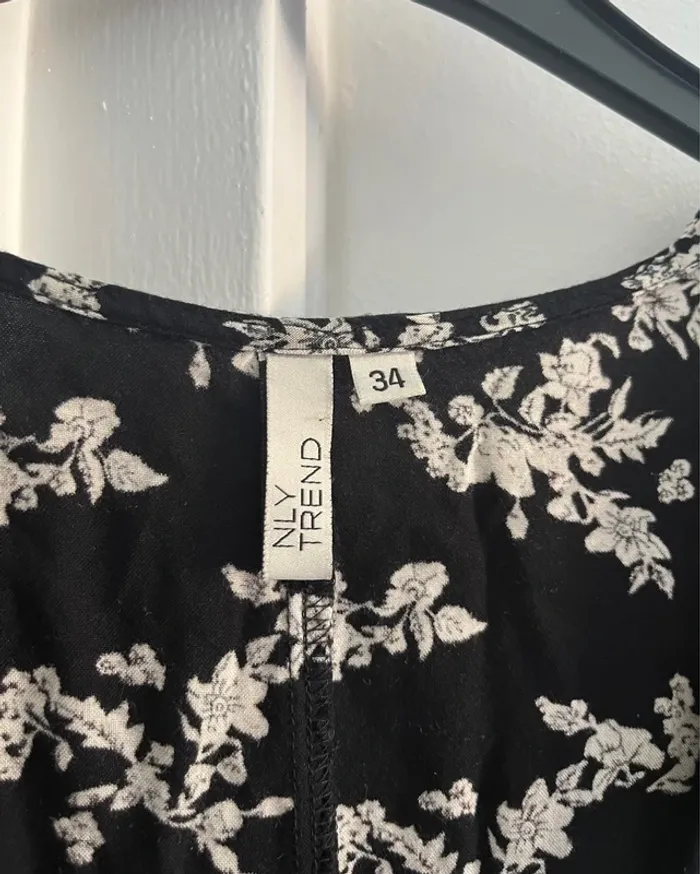 Robe d’été fleuri portefeuille noire NLY Trend T34 - photo numéro 3