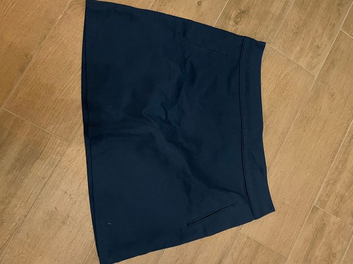 Jupe courte - photo numéro 2