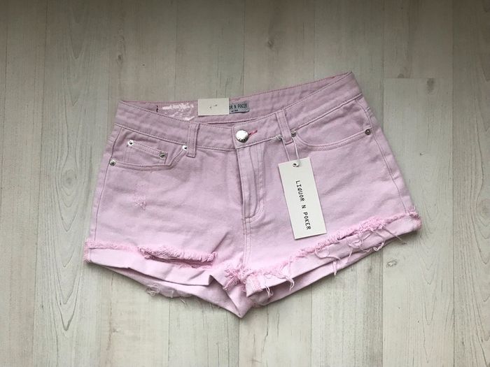 Short en jean couleur rose poudré taille basse à bords bruts marque Liquor N Poker - photo numéro 4