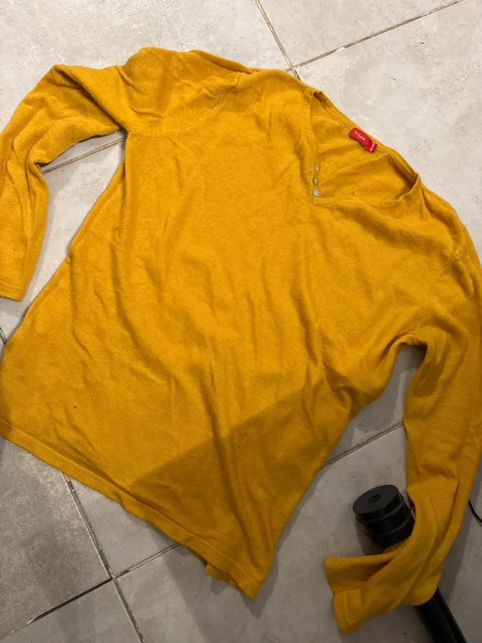 🧥 Pull moutarde Tissaia – Taille 46/48 – Boutonné col V - photo numéro 2