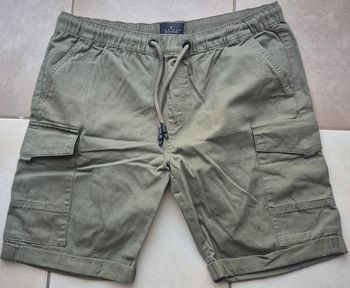 Bermuda kaki