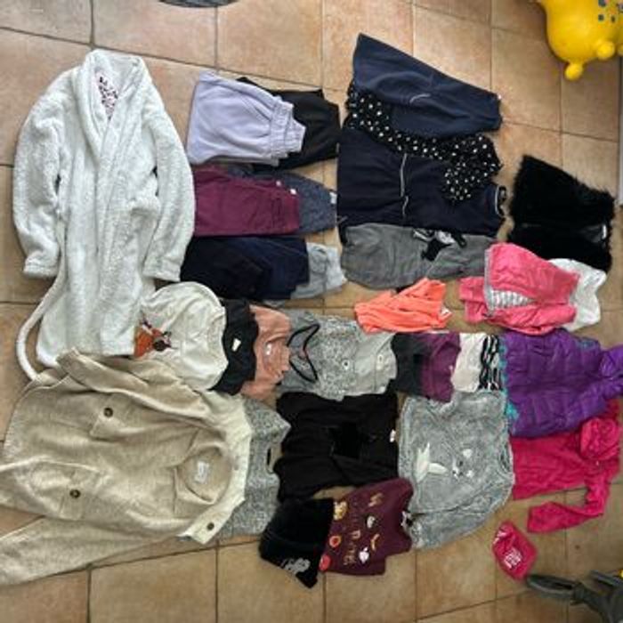 Gros lot de 38 vêtements en 9/10 ans