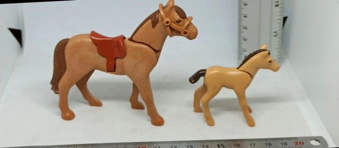Cheval marron avec selle et poulain playmobil - photo numéro 3