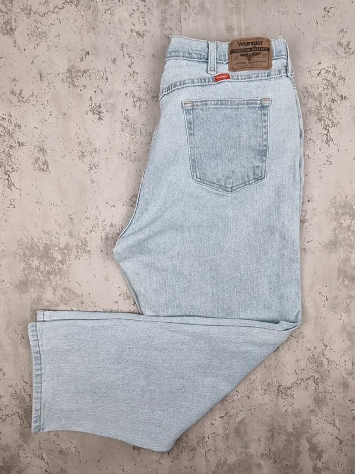 Jean Wrangler bleu clair – Taille 38x29 US / 48 FR Homme (mesures en photos)