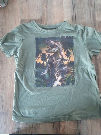 T-shirt dinosaure 5-6 ans
