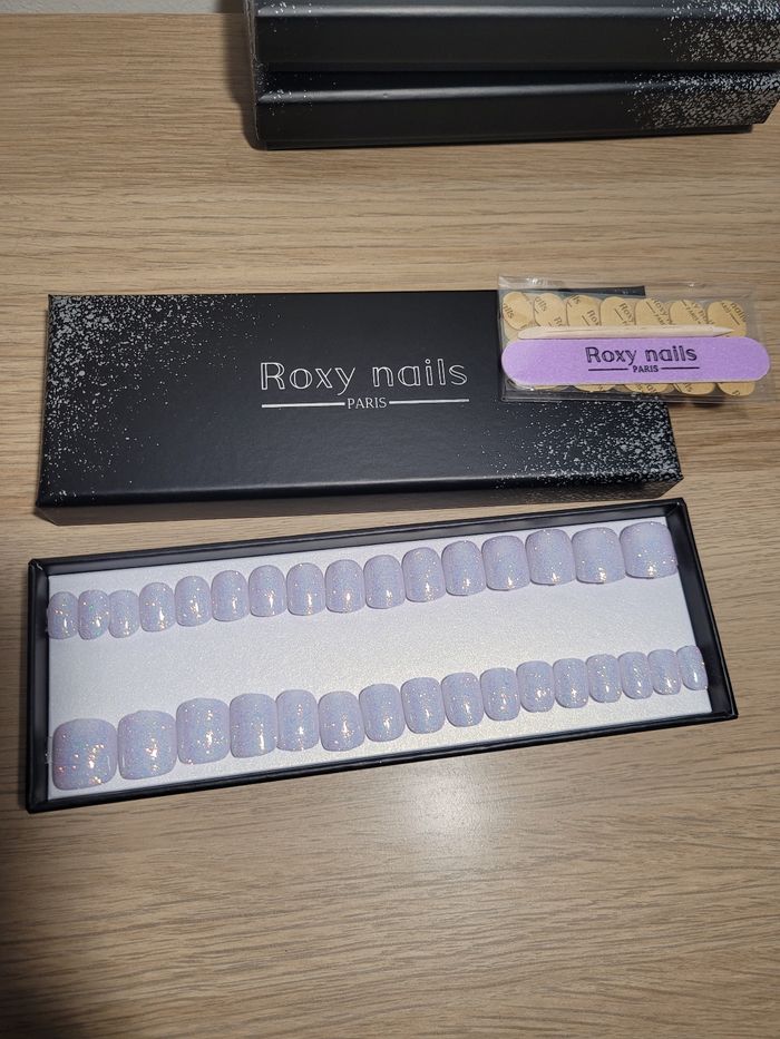 Lot de 3 boîtes de faux ongles Roxy Nails Paris – Neufs – Couleurs pastel et design Halloween 🎃✨ - photo numéro 2