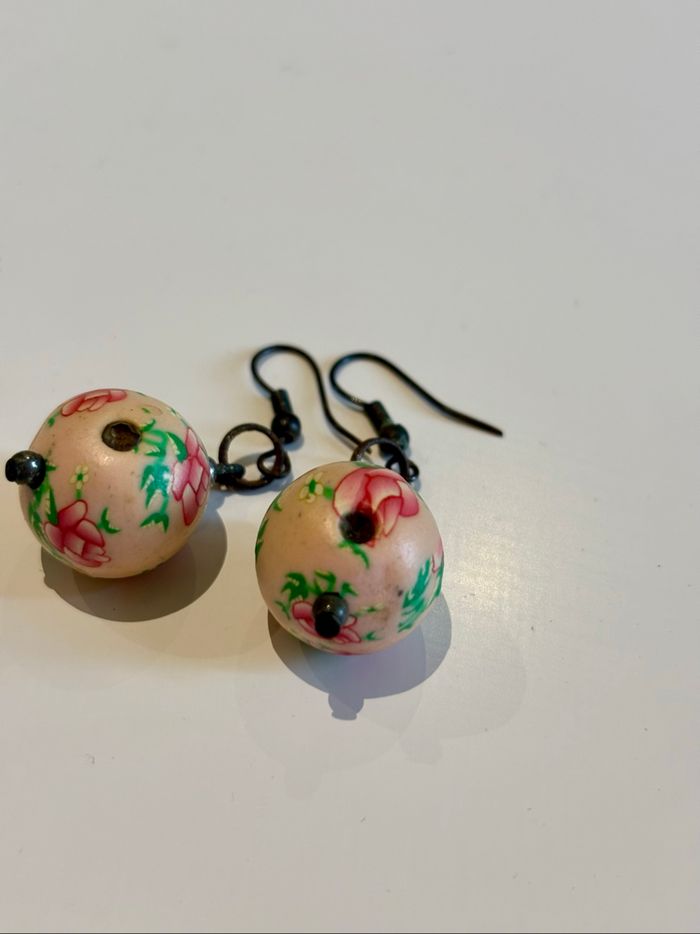 Boucles d’oreilles pendantes roses fleuries vintage - photo numéro 2