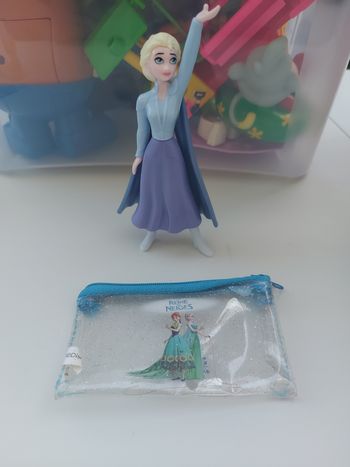 Figurine elsa + trousse