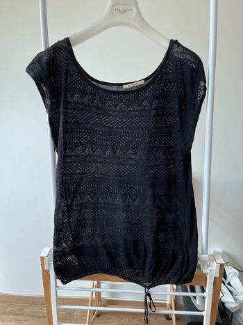 Haut Camaïeu couleur noir très bon état