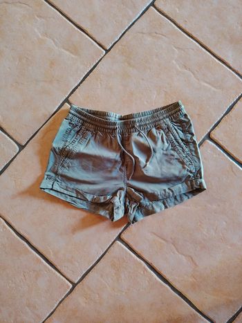 Short kaki